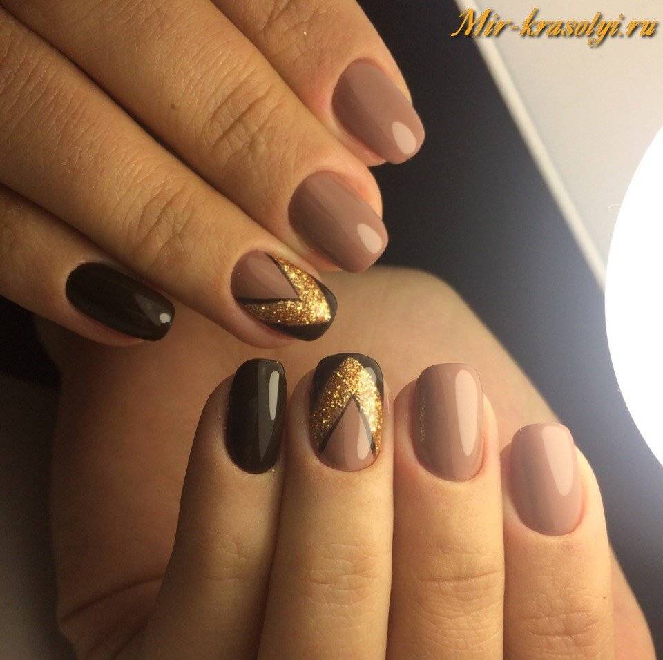 Ногти коричневые с бежевым – тенденции и модные идеи дизайна ногтей с фото, с бежевым, золотым, бежевым, розовым, желтым, белым —  premier style — салон красоты премиум-класса