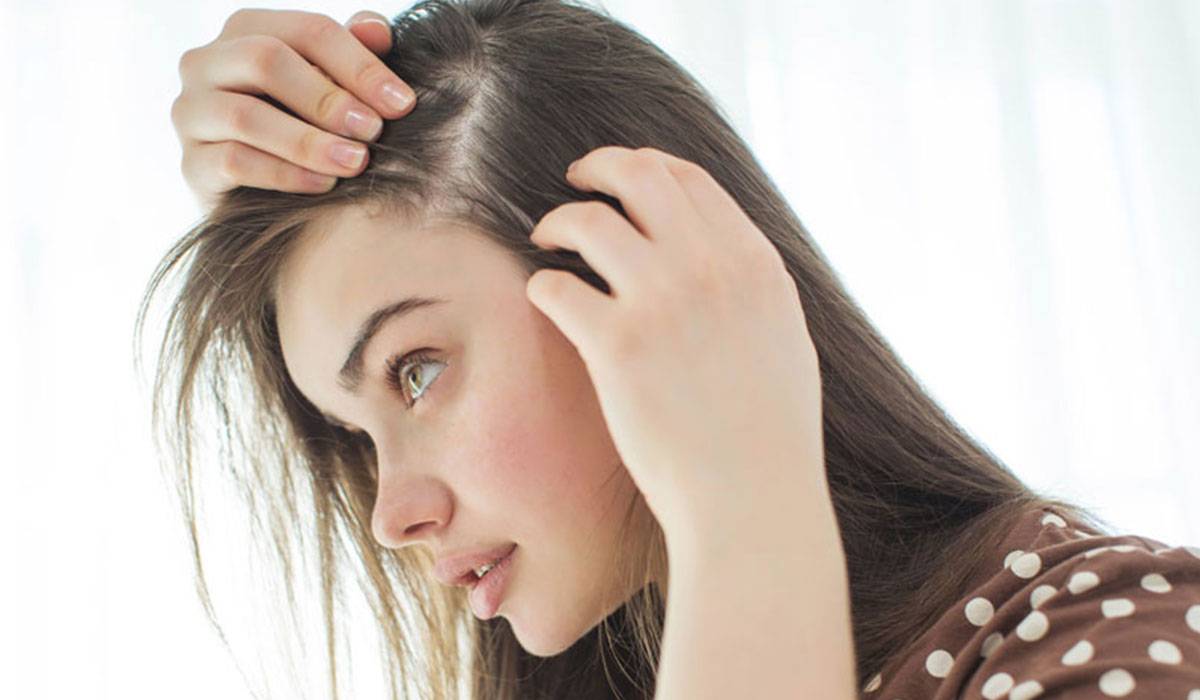 Почему выпадают волосы: основные причины, что делать