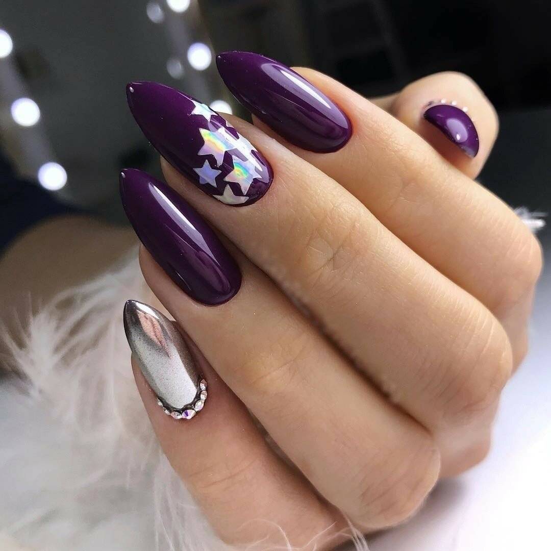 Фиолетовые ногти миндаль
