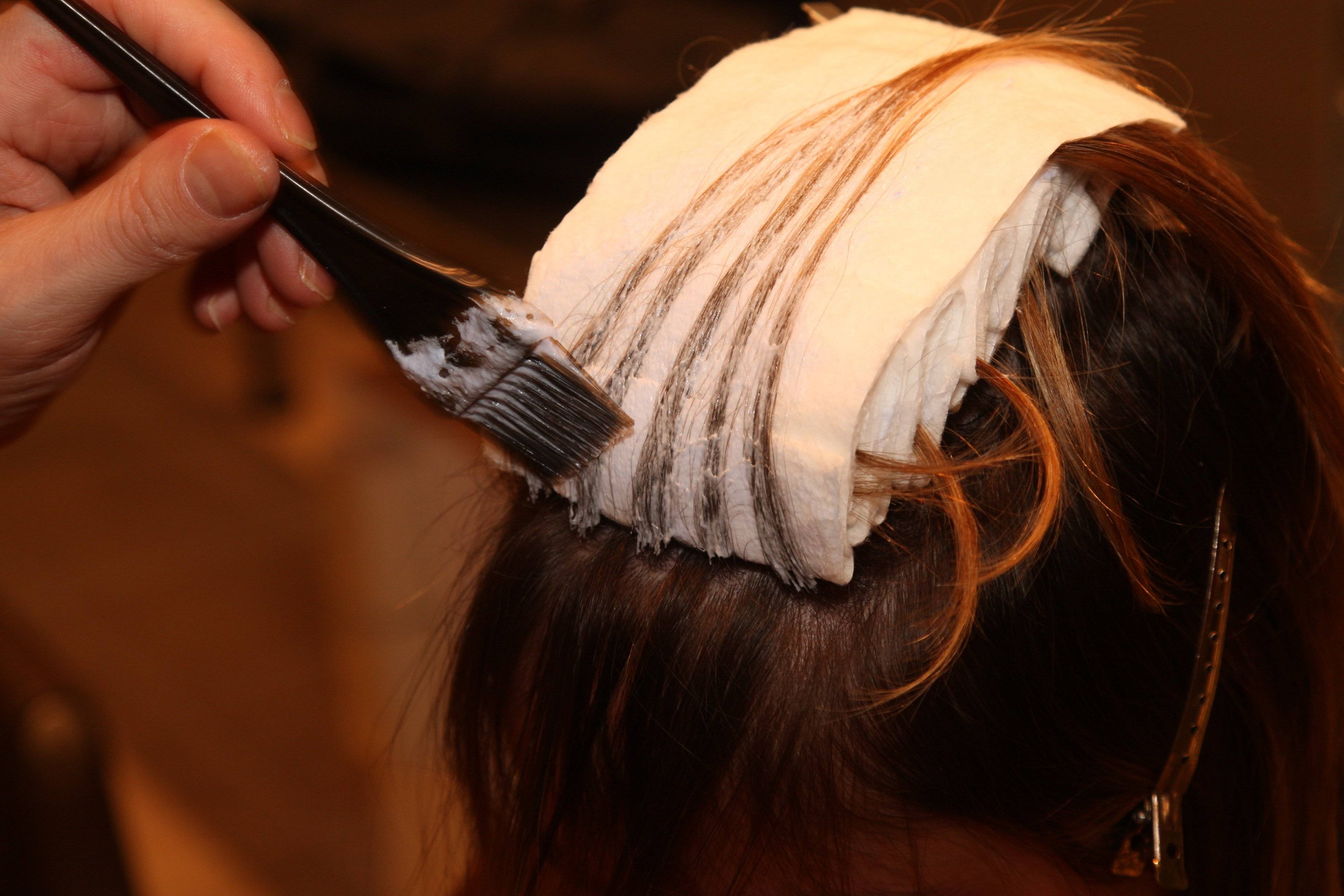 Несколько способов, как в домашних условиях сделать мелирование на короткие волосы