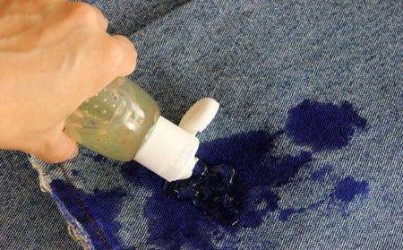 Нет традиционным способам: как отстирать лак для ногтей с одежды