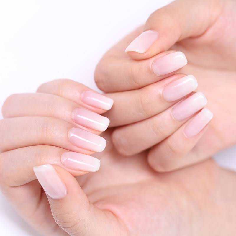 Как сделать зеркальный (металлический) маникюр в домашних условиях, в том числе гель-лаком и с помощью втирки, пошаговая инструкция