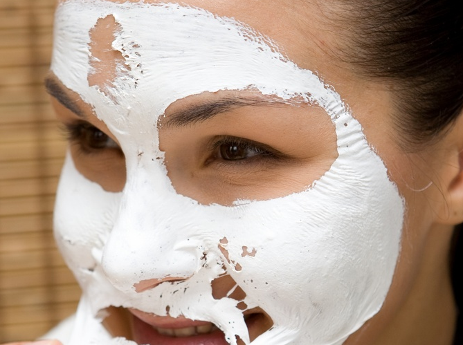Чем полезна белая глина для лица: отзывы и рецепты приготовления масок