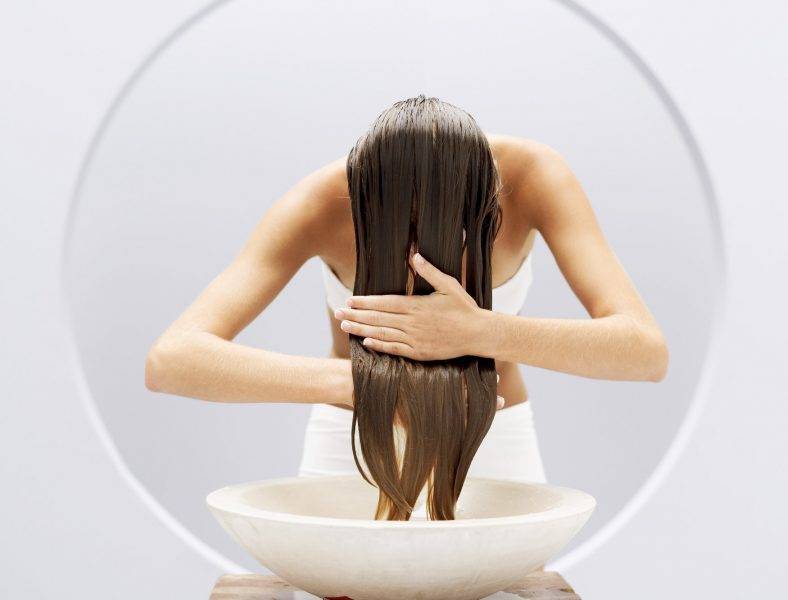 Ополаскивание: чем можно ополаскивать волосы для блеска и мягкости, чем полоскать после мытья для укрепления и быстрого роста