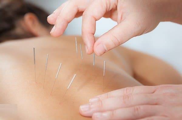 Точки на ушной раковине от лишнего веса