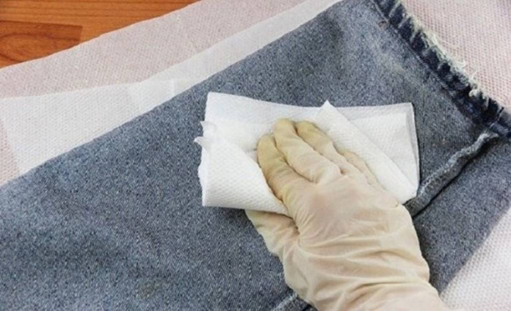 Как отстирать лак для ногтей с ткани,  одежды: народные и  химические  средства