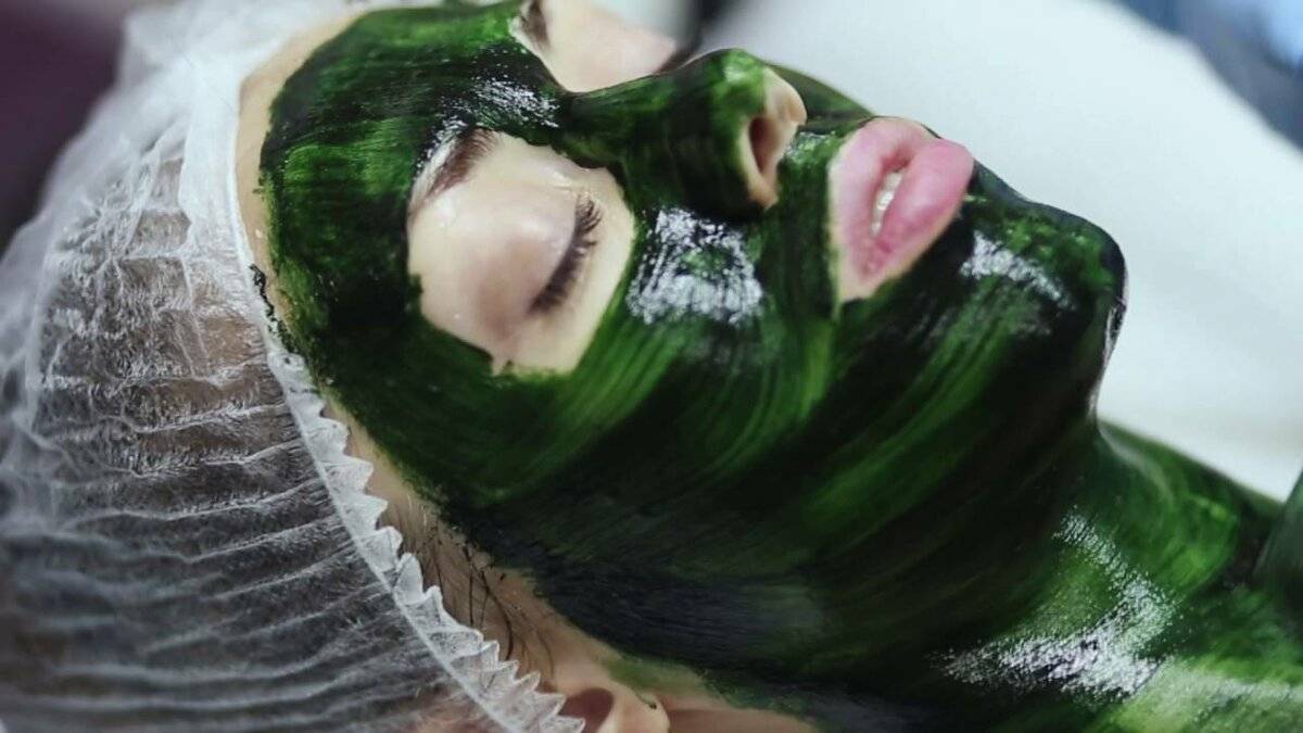 Спирулина для лица маски в домашних условиях. Маска из водорослей ламинария для лица. Маска для лица Spirulina. Маска для лица ламинария спирулина. Маска для лица зеленая из водорослей.