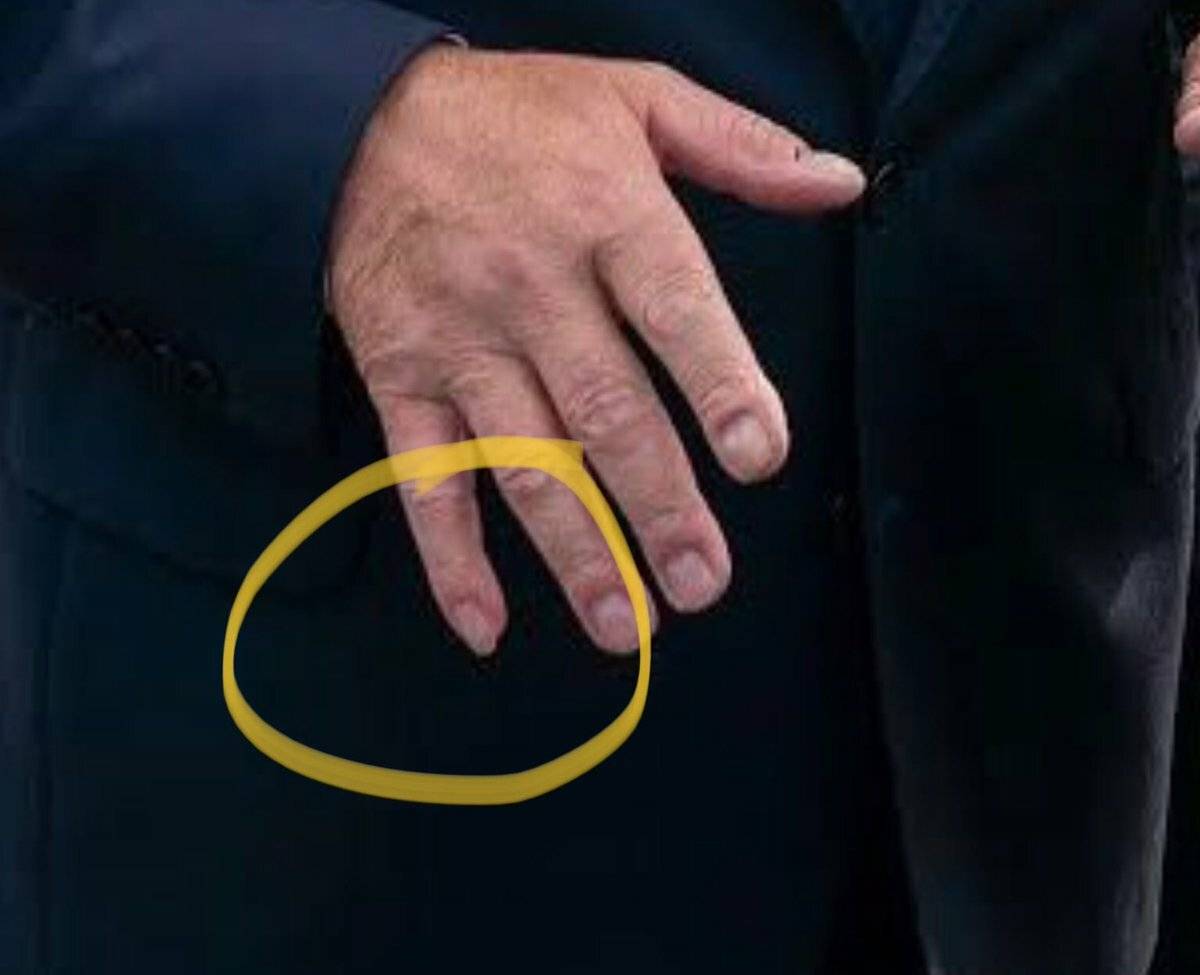 Почему длинный. Мужской маникюр длинные ногти. Длинные мужские ногти. Ногти Путина длинные.