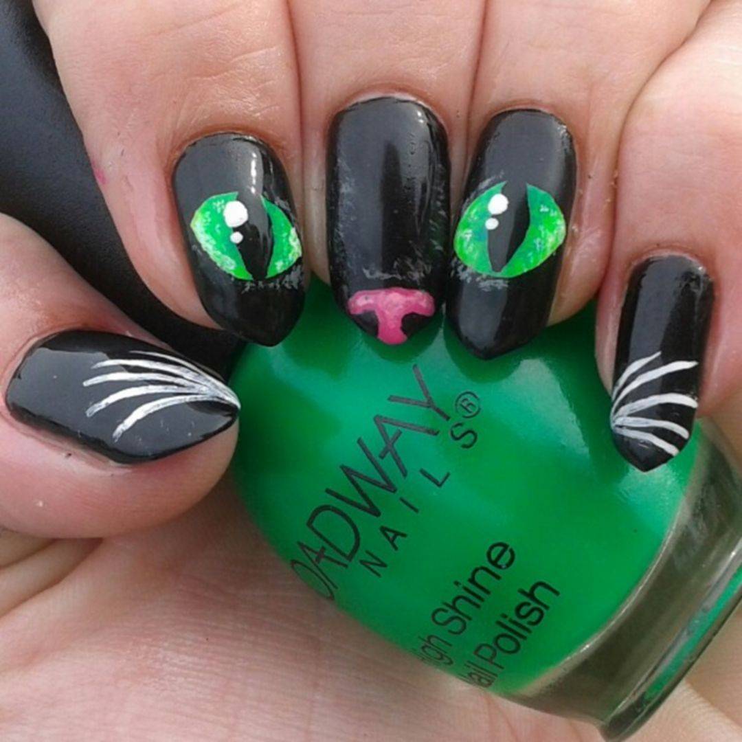 Ногти зеленые с черным