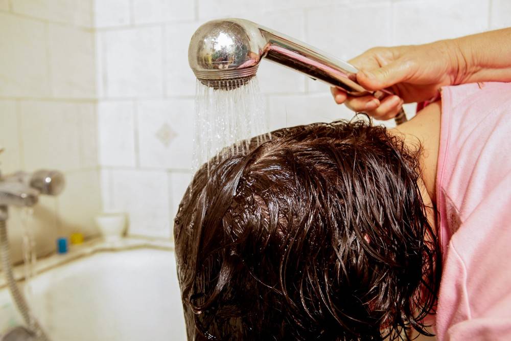 Как правильно мыть голову с густыми волосами