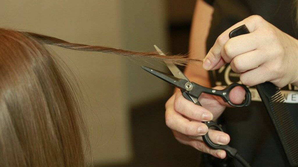 Как сделать волосы тонкими при помощи ножниц