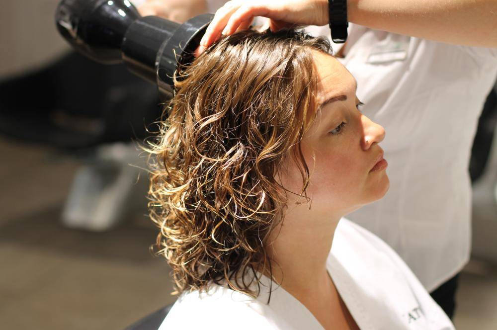 Как быстро восстановить волосы после окрашивания