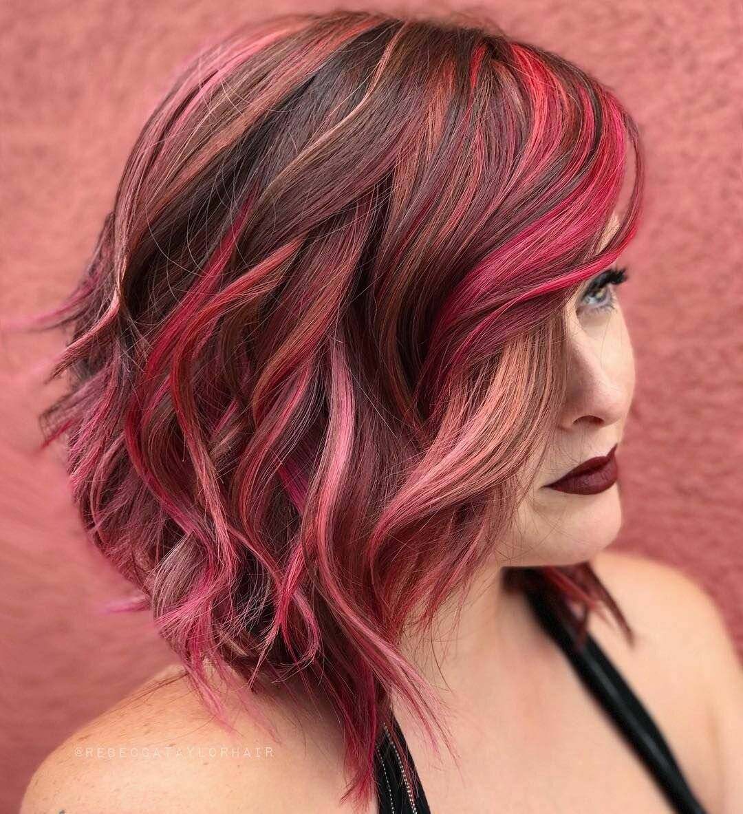 Розовый цвет волос – экстравагантный выбор смелых девушек