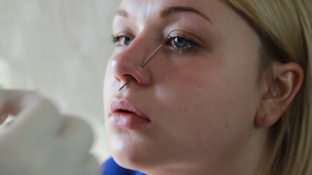 Как снять пирсинг с носа быстро и безболезненно
