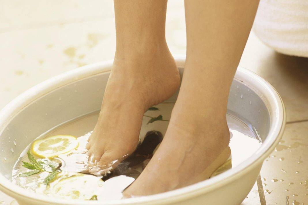Как делать ванночки для ног в домашних условиях?