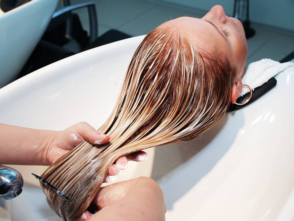 Секреты щадящего мелирования волос