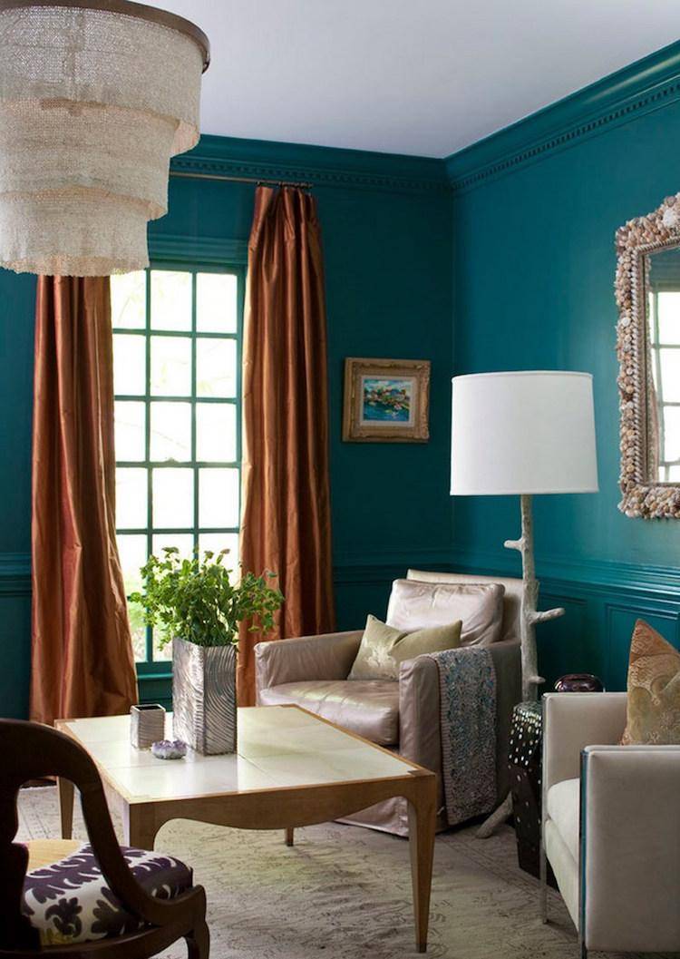 Сочетание с бирюзовым цветом в интерьере гостиной