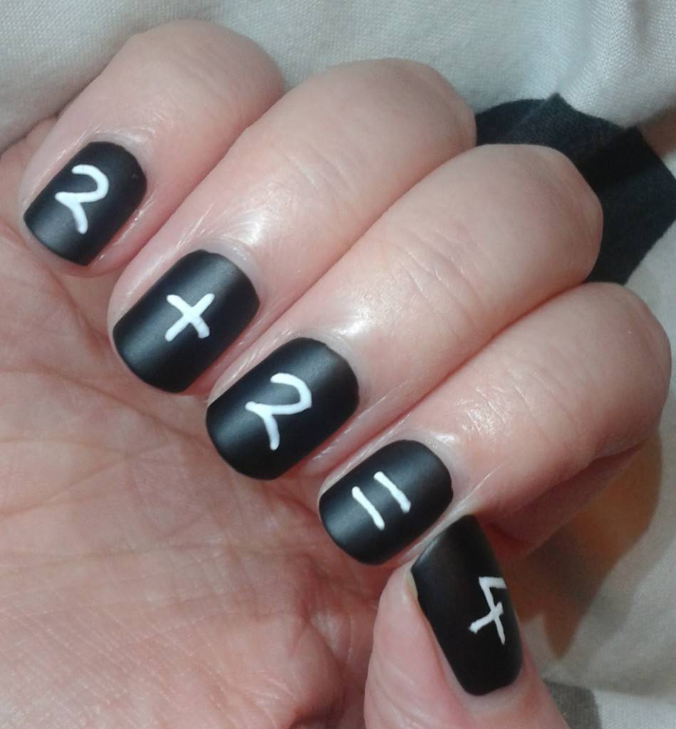 Маникюр на 1 сентября: лучшие дизайны для школьного торжества