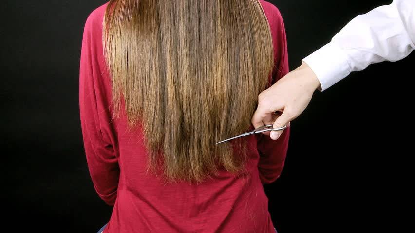 Как часто подстригать кончики волос девочке