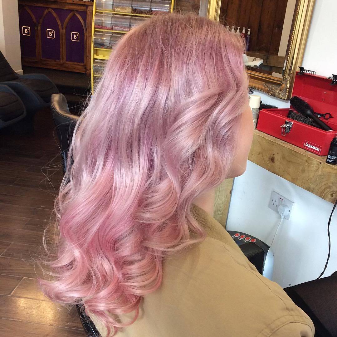 Фиолетовый цвет волос: 4 вида окрашивания и 6 оптимальных сочетаний