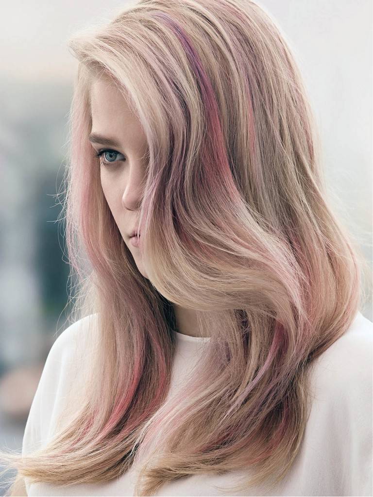 Розовый цвет волос: фото лучших оттенков
