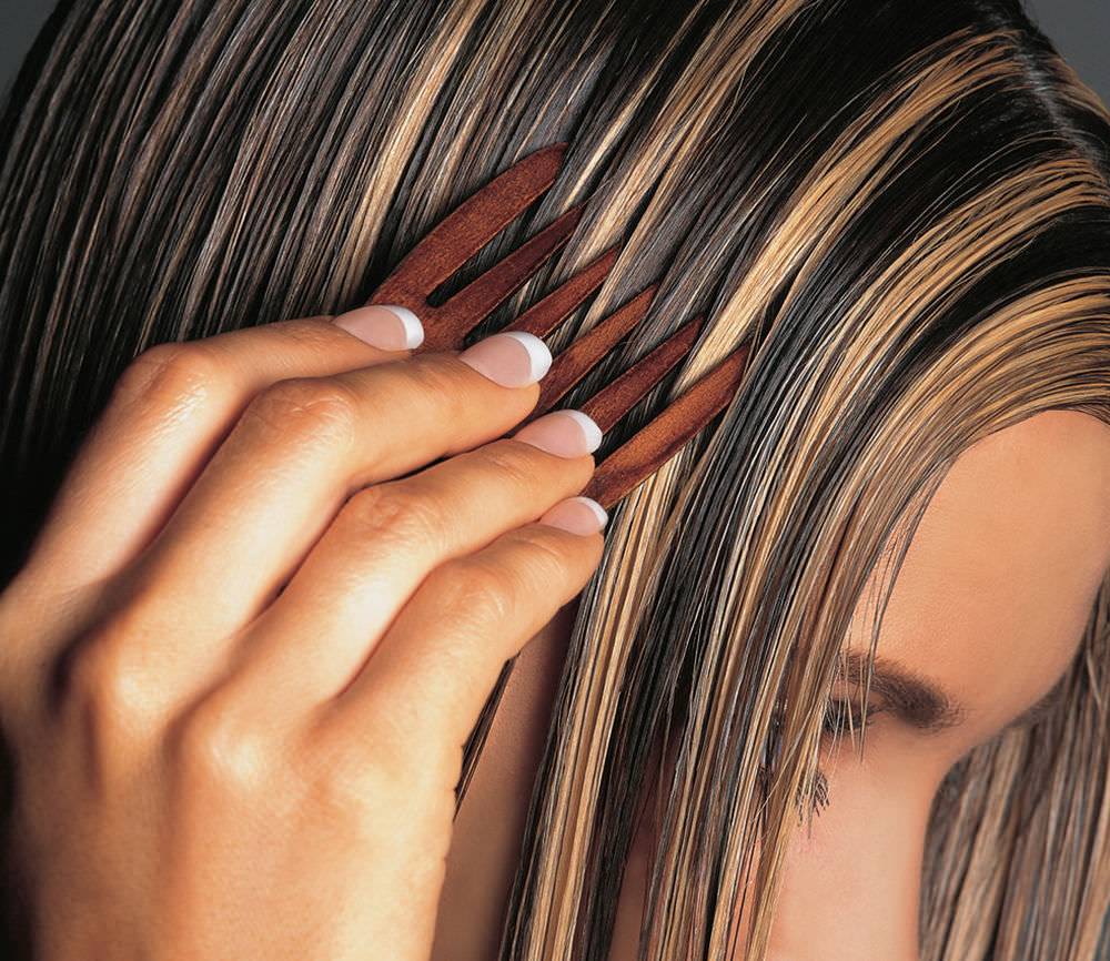 Нюансы поверхностного мелирования: фото на темных, русых и других цветах волос и техника выполнения