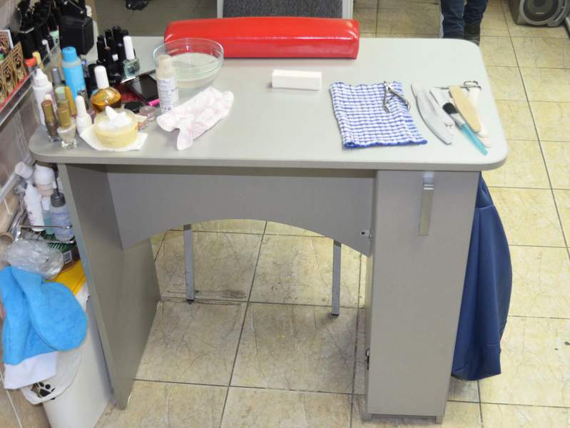 Как самому сделать маникюрный стол?