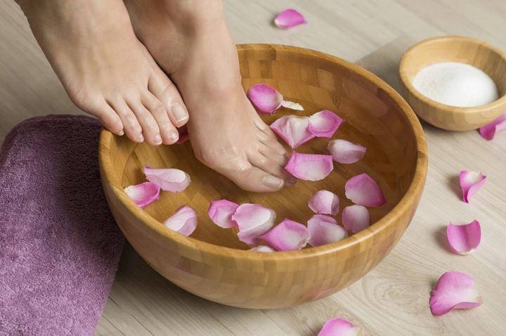 Как сделать домашнюю ванночку для ног: 7 эффективных рецептов