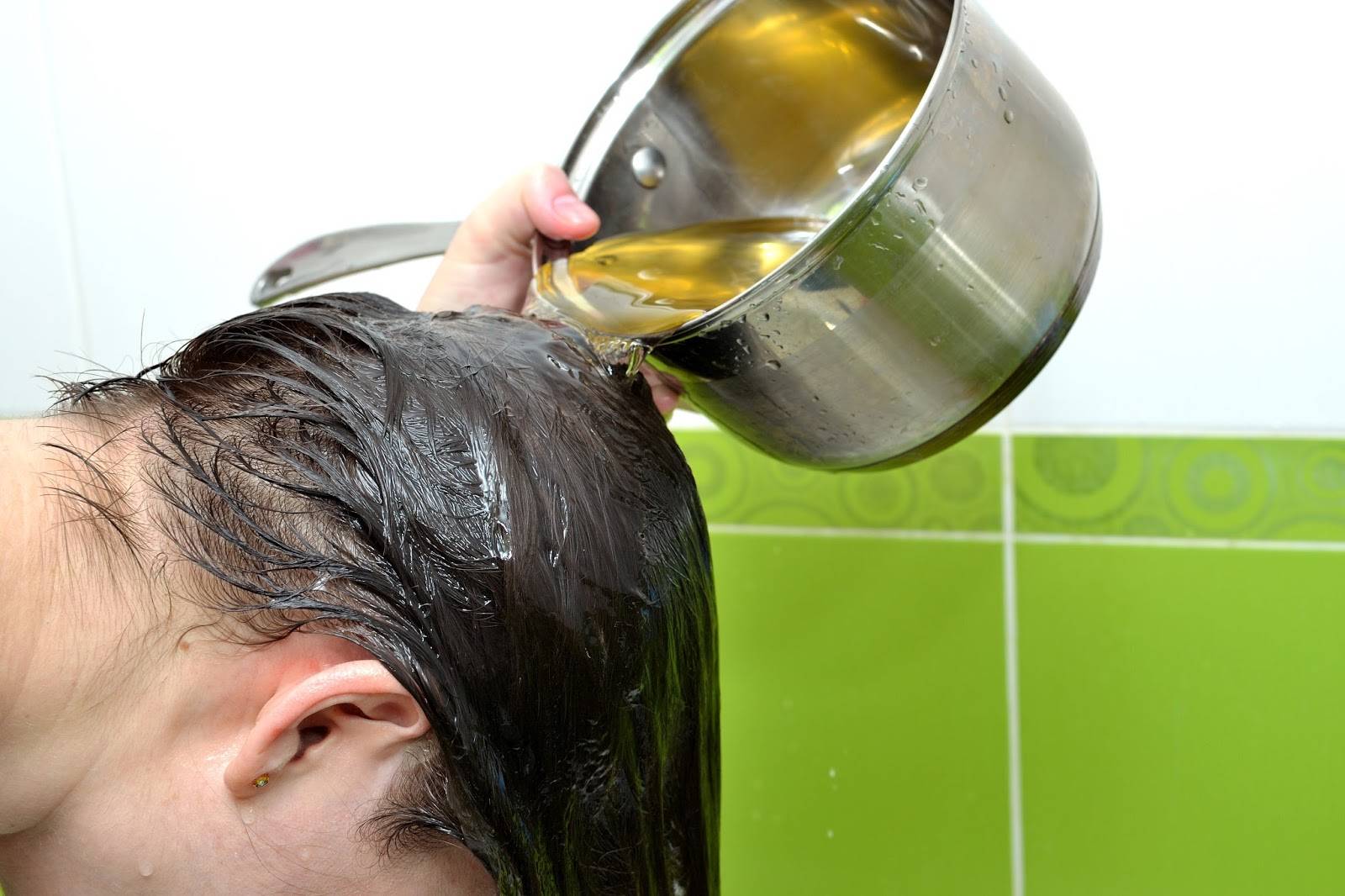 Выясняем: нужно ли мыть голову перед химической завивкой волос?