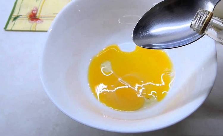 Маска для волос с желтками яиц лимоном и льняным маслом